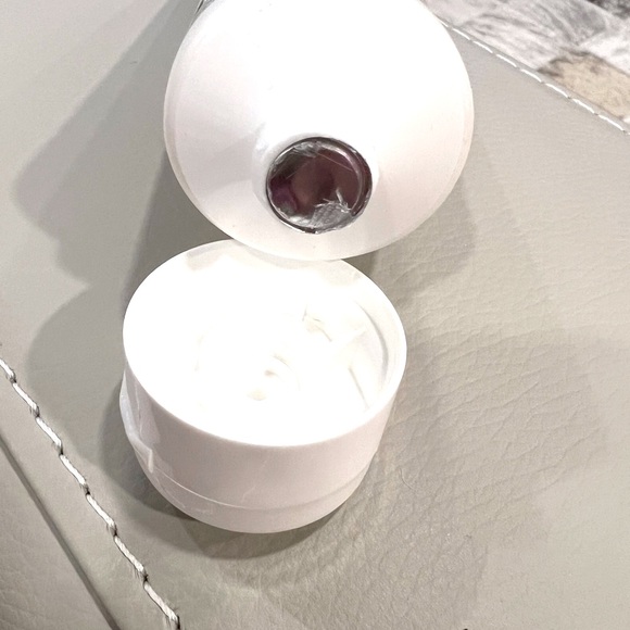 Cuccio Somatology Yogahhh Muscle Balm - Picture 4 of 5